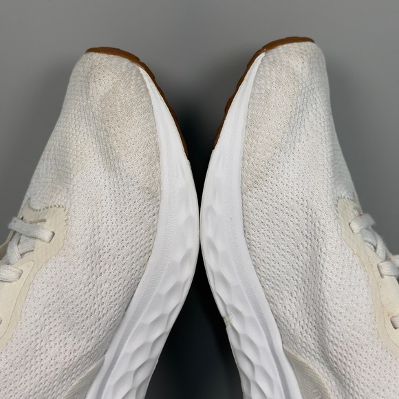 New Balance Fresh Foam Arishi V4 Womens 9.5 9 1/2 B Running Shoes White Orange - Picture 10 of 16